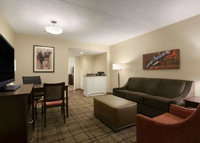 Embassy Suites Cleveland - Beachwood