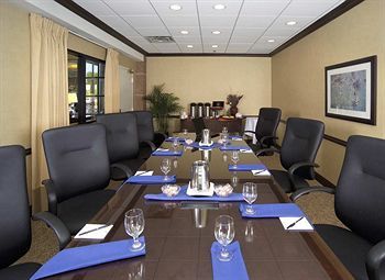Embassy Cleveland - 3* Beachwood