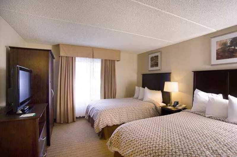 Hotel Embassy Cleveland - 3*